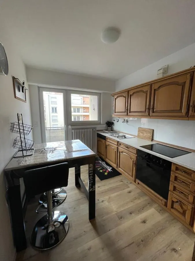 Bonnevoie, Charmant Appartment Avec Parking Prive Luksemburg Apartament
