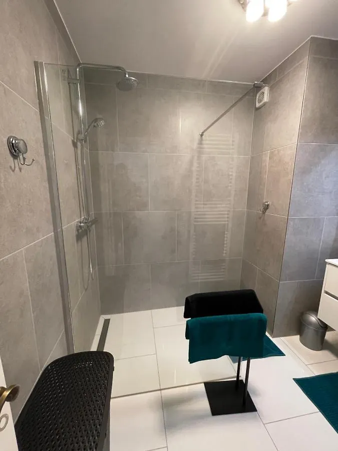 Bonnevoie, Charmant Appartment Avec Parking Prive Luksemburg Apartament